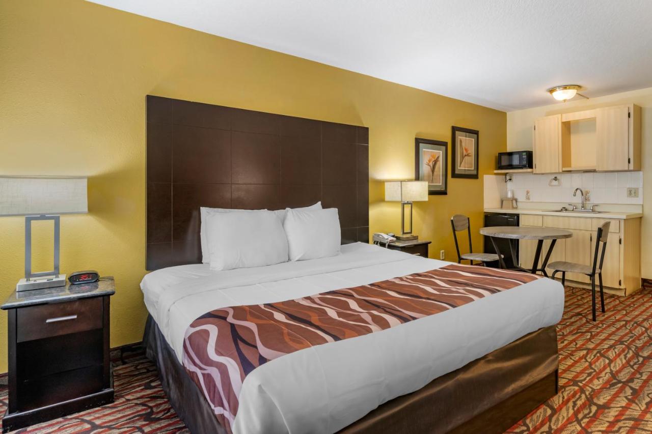 Rodeway Inn Central Clearwater Beach Exterior photo
