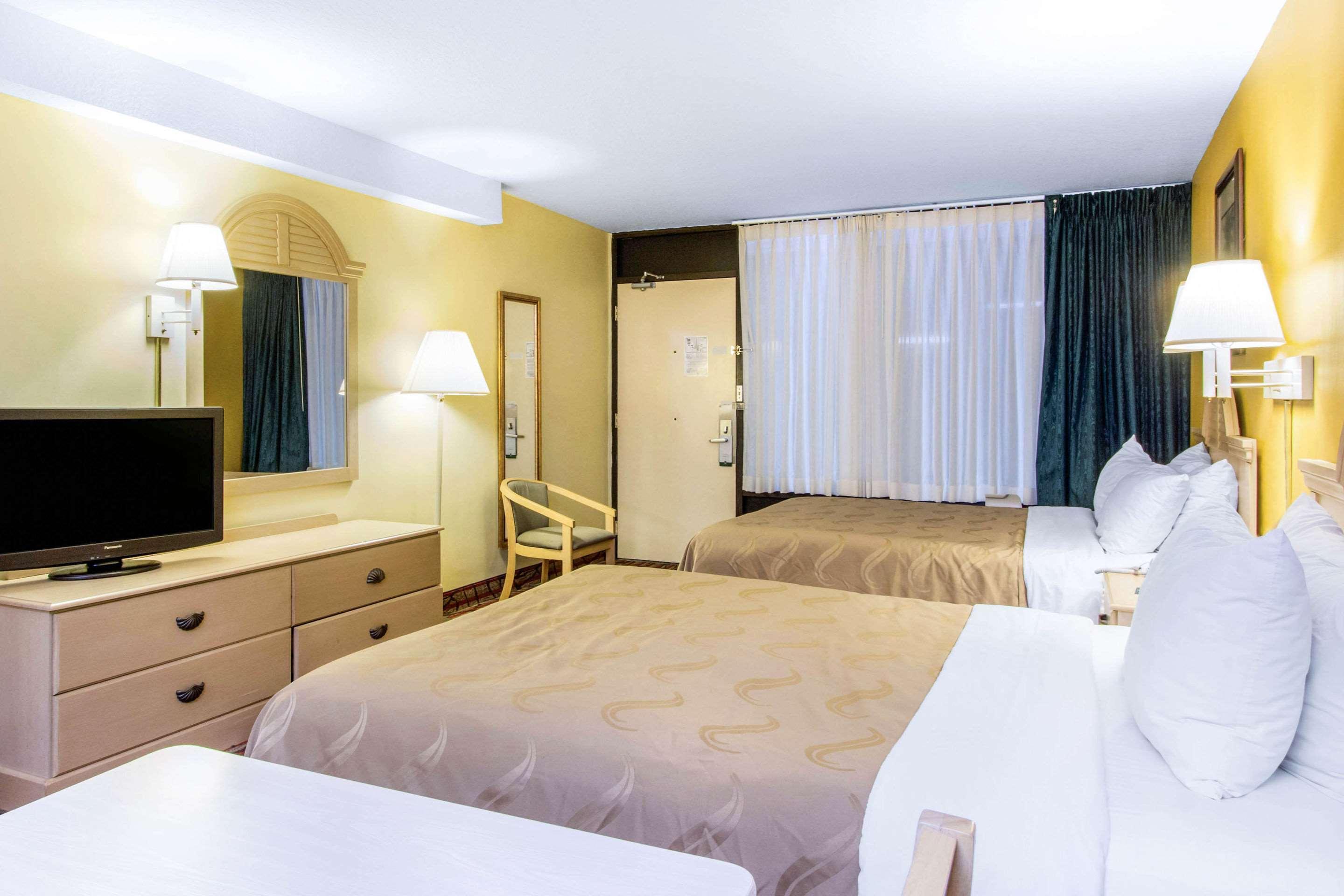 Rodeway Inn Central Clearwater Beach Exterior photo