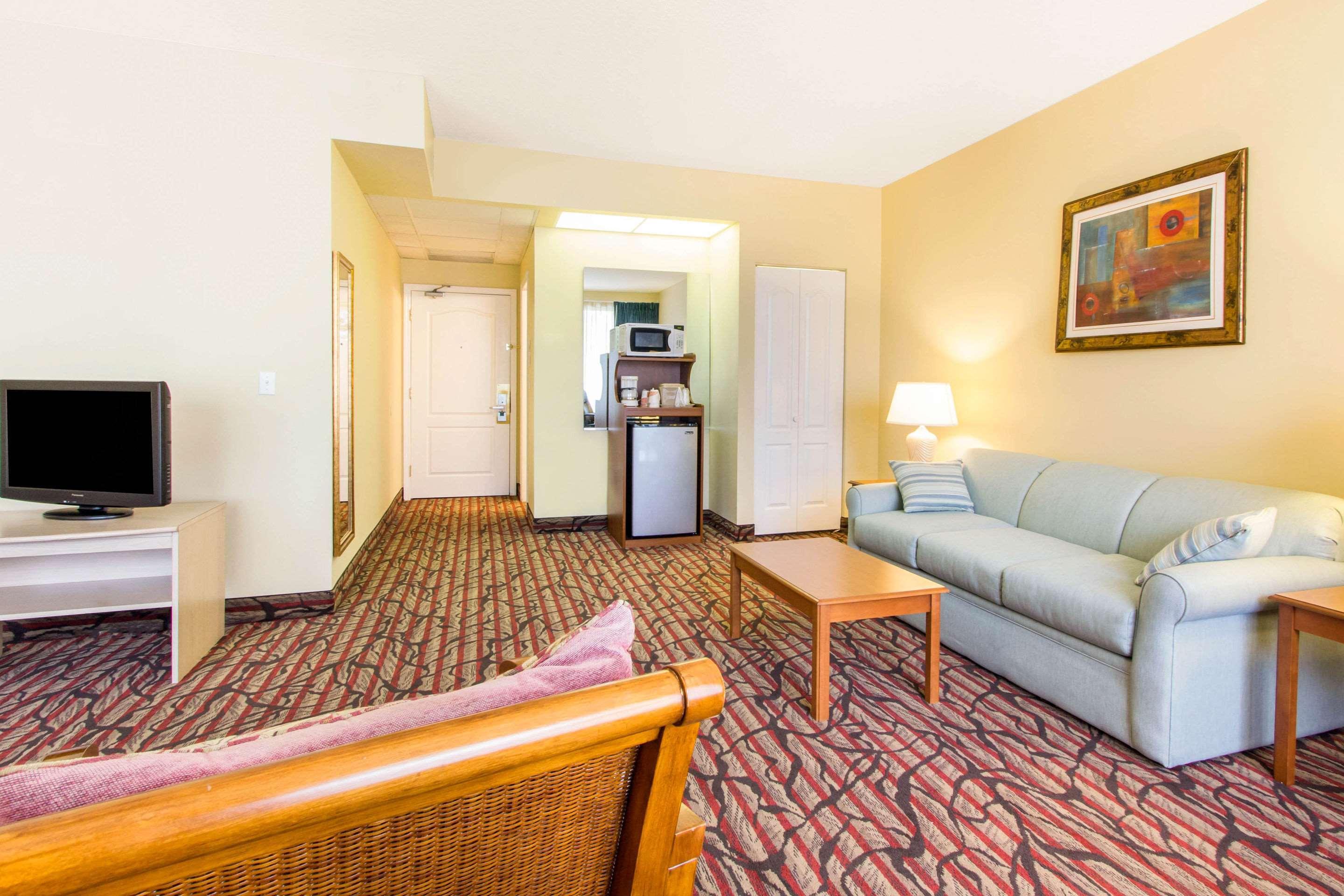 Rodeway Inn Central Clearwater Beach Exterior photo