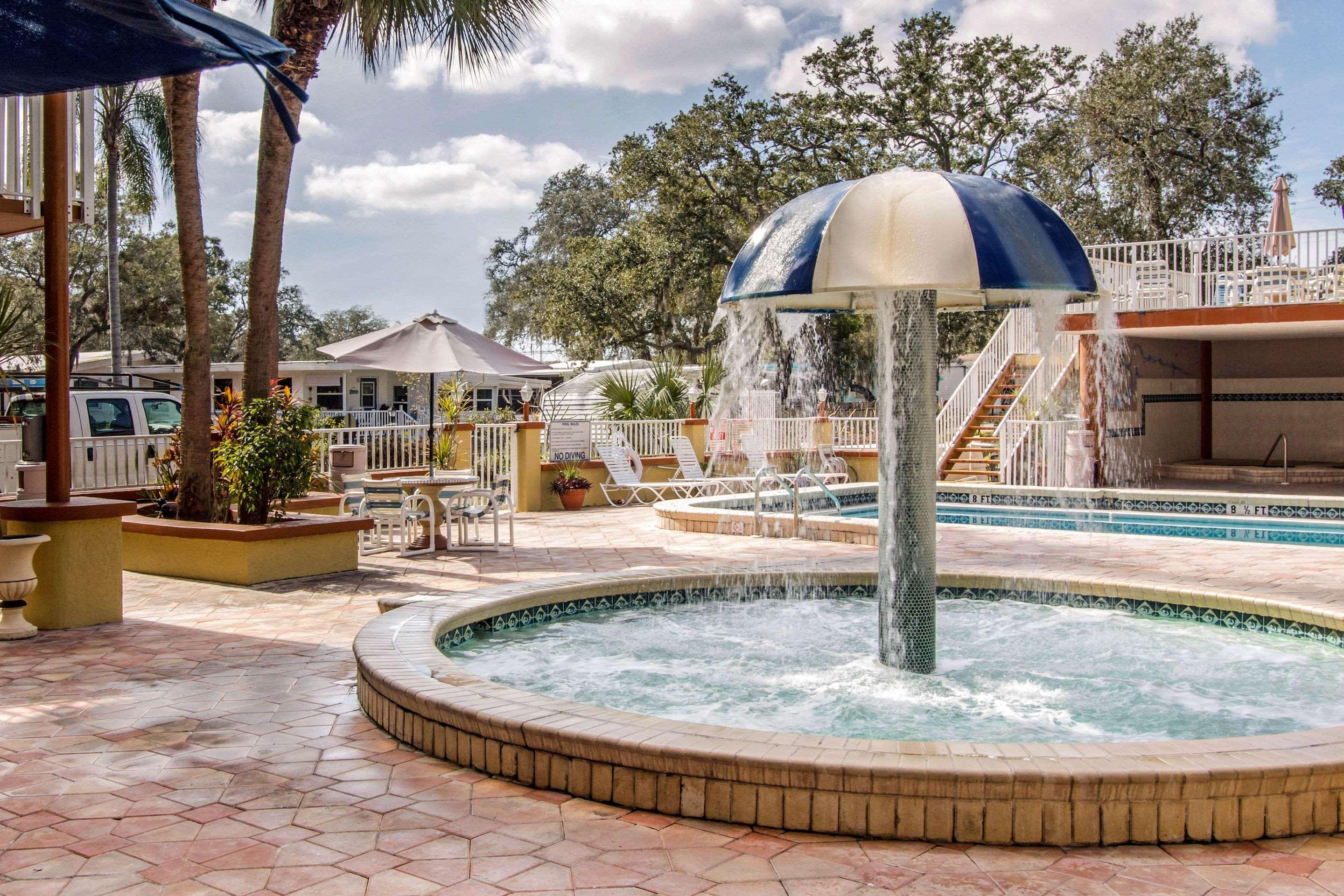 Rodeway Inn Central Clearwater Beach Exterior photo